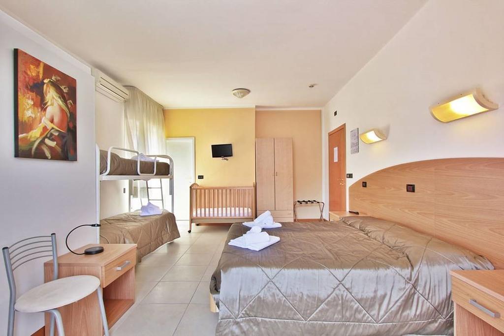 Hotel Carla Λινιάνο Σαμπιαντόρο Εξωτερικό φωτογραφία