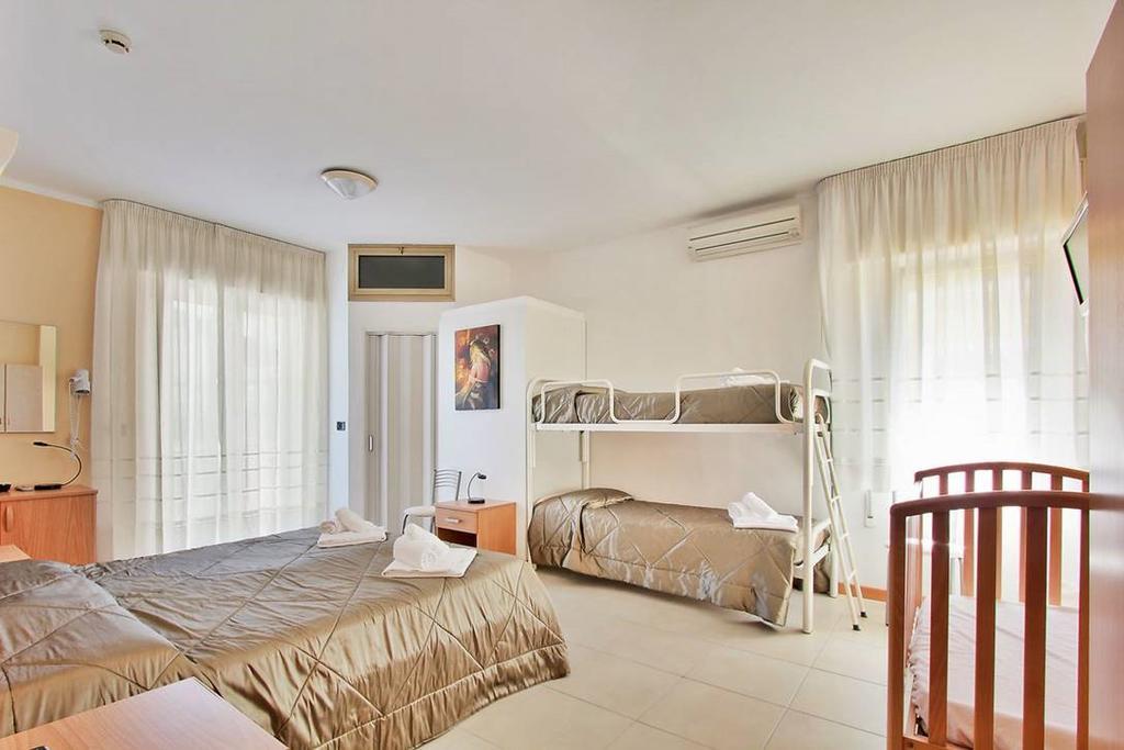 Hotel Carla Λινιάνο Σαμπιαντόρο Εξωτερικό φωτογραφία